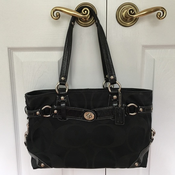 Coach Handbags - Coach signature pocketbook